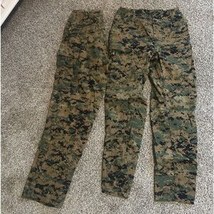 2 pairs of US Marines Military camo print pants